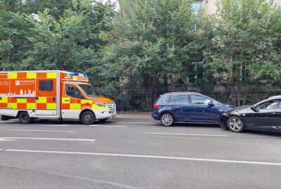 Zwei Verletzte bei schwerem Unfall in Leipzig - In Leipzig hat es schwer gekracht. Foto: Christian Grube