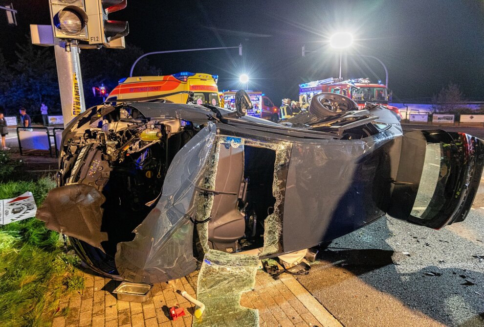 Zwei Verletzte nach Crash in Rebesgrün - Zwei Verletzte nach Verkehrsunfall in Rebesgrün. Foto: David Rötzschke