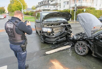 Zwei Verletzte nach Frontalkollision in Schneeberg - In Schneeberg kam es zu einer Frontalkollision. Foto: Niko Mutschmann