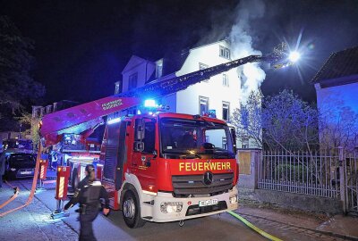Zwei Verletzte nach Wohnungsbrand in Radebeul - Zwei Personen wurden bei Wohnungsbrand in Radebeul verletzt. Foto: Roland Halkasch