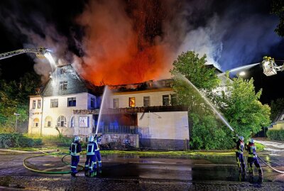 Zweiter Brand zerstörte das "UNI" in Lichtenstein - In der Nacht zum Montag ist das "UNI" ausgebrannt. Foto: Markus Pfeifer