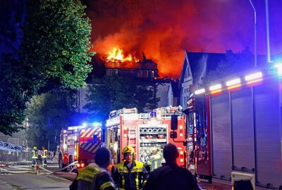 Zweiter Brand zerstörte das "UNI" in Lichtenstein - Mehr als 100 Feuerwehrleute waren vor Ort. Foto: Markus Pfeifer