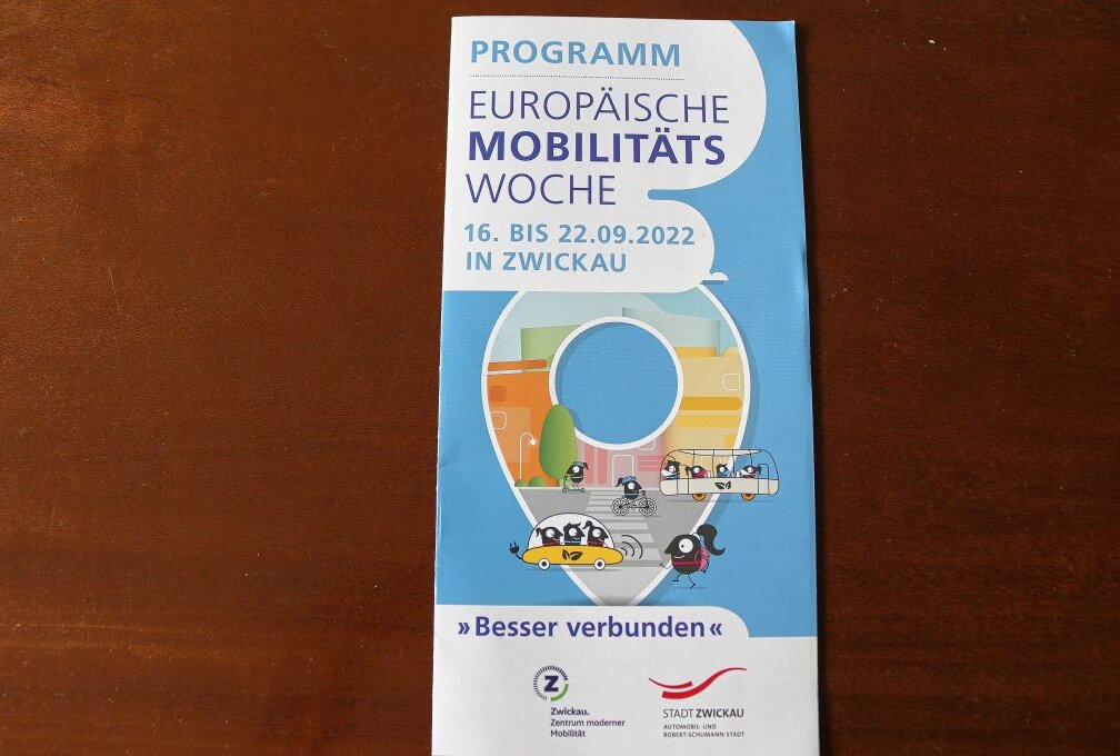 Zwickau bei Europäischer Mobilitätswoche dabei - Zwickau wirbt mit Flyern und Plakaten für die EMW. Foto: L. Thiele