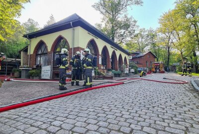Zwickau: Blumenladen steht in Flammen - Brand in einem Blumengeschäft in der Crimmitschauer Straße. Foto: Mike Müller