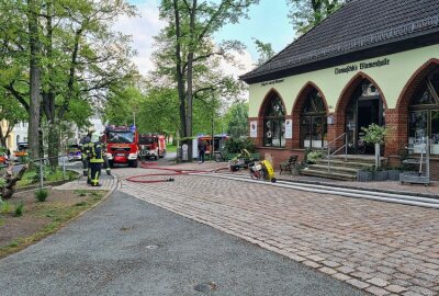 Zwickau: Blumenladen steht in Flammen - Brand in einem Blumengeschäft in der Crimmitschauer Straße. Foto: Mike Müller