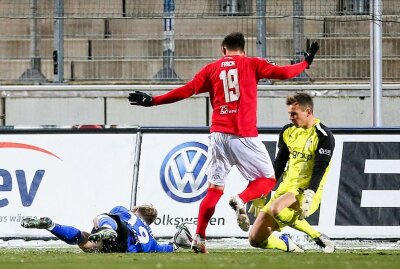 Zwickau mit Heimniederlage in letzter Minute - Zwickau muss gegen Saarbrücken eine unglückliche Niederlage hinnehmen. Foto: PICTURE POINT / Gabor Krieg