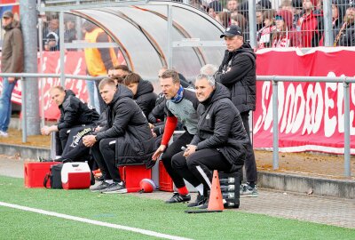 Zwickau zieht ins Sachsenpokal-Halbfinale ein! - Zwickauer Trainerbank. Foto: Harry Härtel