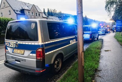 Zwickauer Polizeibeamter bei gewalttätigem Angriff auf Asylbewerber involviert - Aue-Bad Schlema Ot Bad Schlema- Asylbewerber im Linienbus angegriffen und geschlagen 