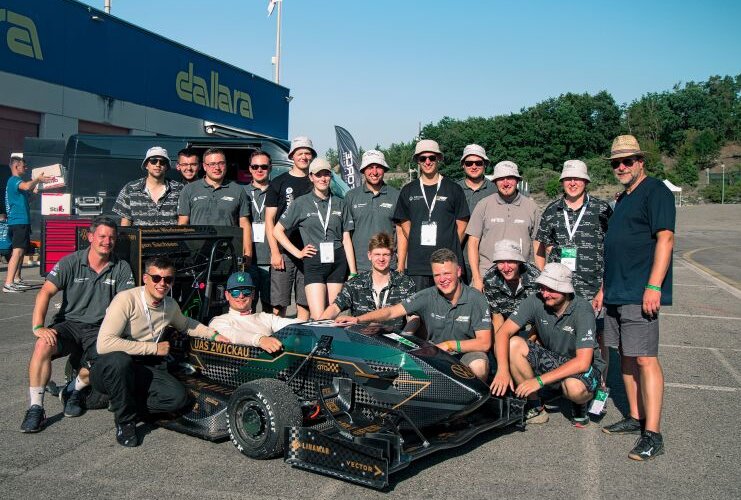 Zwickauer Team siegt in Italien - Das erfolgreiche WHZ Raching Team. Foto: Media Team Formula SAE Italy