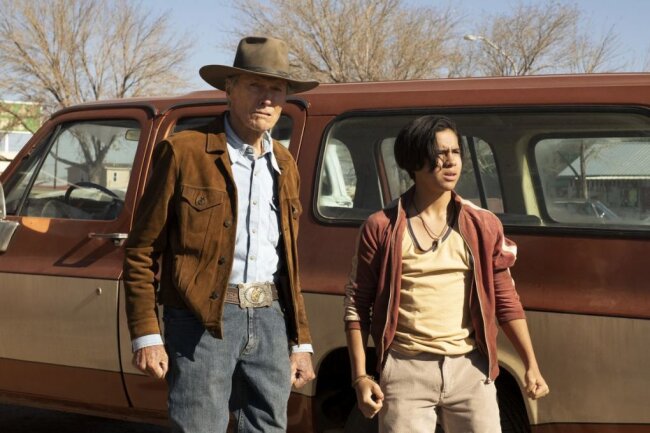 Der ehemalige Rodeo-Star Mike Milo (Clint Eastwood, links) reist nach Mexiko, um den Sohn (Eduardo Minett) eines Freundes in die USA zu holen.