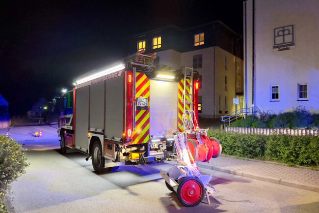 Zwönitz: Gasgeruch in Pflegeheim - Feuerwehr im Einsatz - In einem Zwönitzer Pflegeheim kam es aufgrund eines beißenden Geruchs zu einem Feuerwehreinsatz