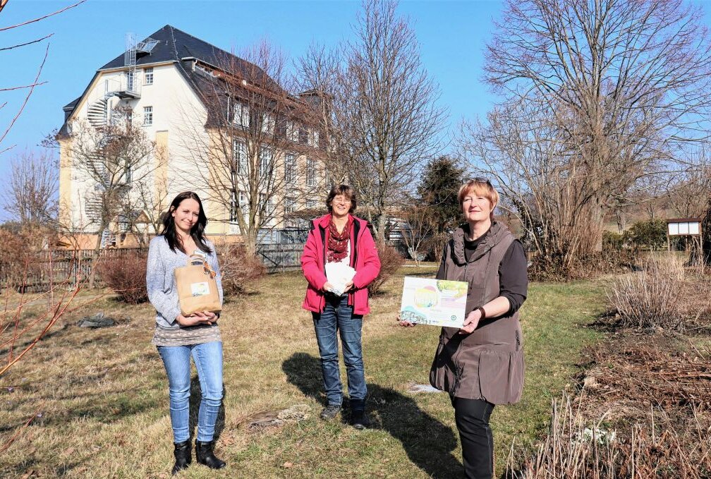 Zwönitz: Hier kann jeder aktiv werden - Saskia Kuban, Yvonne Scholz und Melanie Hinkel (v.r.) starten in Drebach das Projekt "Lebensinseln". Foto: Ilka Ruck