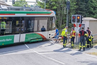 Zwönitz:  Person von Zug erfasst - Schwerverletzte Person nach Kollision mit Bahn. Foto: André März