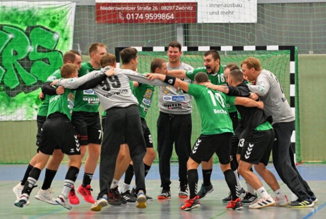 Zwönitzer Handballern gelingt die Überraschung - Der Zwönitzer HSV hat sich gegen Hoyerswerda den Sieg erkämpft. Foto: Ramona Schwabe