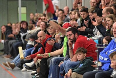 Zwönitzer HSV holt Heimsieg gegen KJS-Club Dresden - Der Zwönitzer HSV hat vor einer großen Zuschauerkulisse einen Heimsieg gegen den KJS-Club Dresden eingefahren. Foto: Ralf Wendland