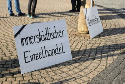 Zwönitzer streiken: Bürgermeister solidarisiert sich mit Demonstranten - Demonstration in Zwönitz. Foto: Niko Mutschmann